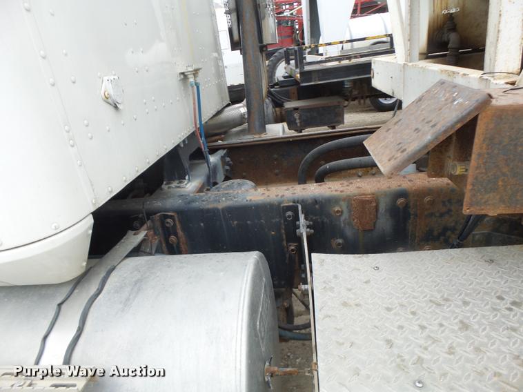 image for item DA9440 1991 International 9300 seed tender truck