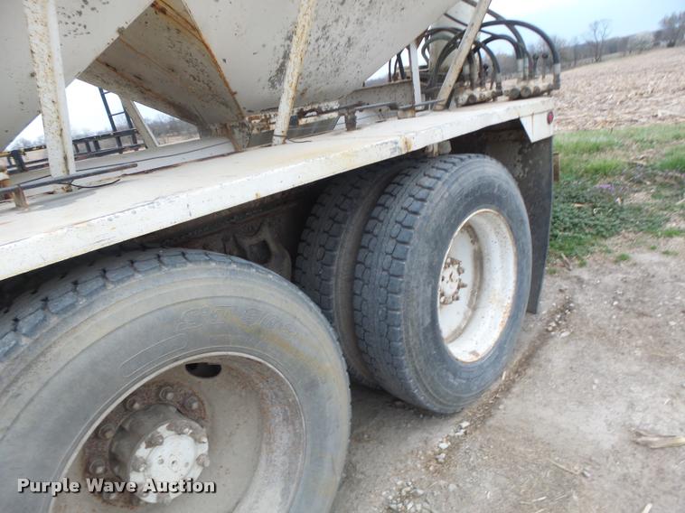 image for item DA9440 1991 International 9300 seed tender truck