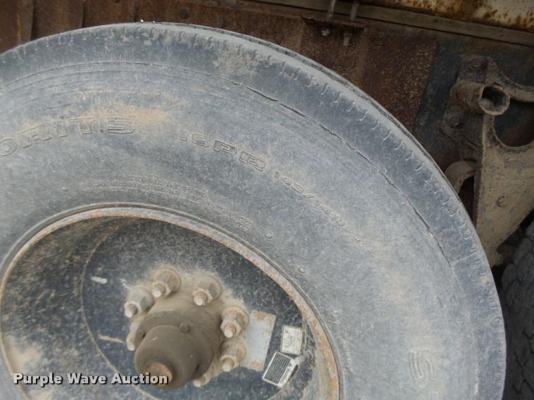 image for item DA9440 1991 International 9300 seed tender truck