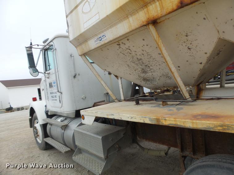 image for item DA9440 1991 International 9300 seed tender truck