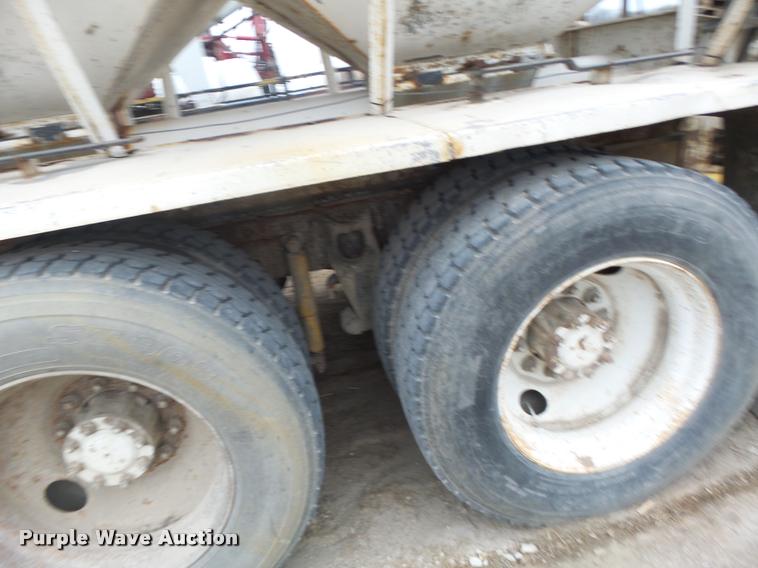 image for item DA9440 1991 International 9300 seed tender truck