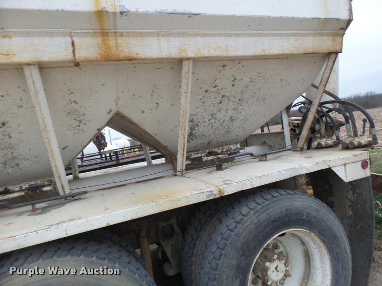 image for item DA9440 1991 International 9300 seed tender truck