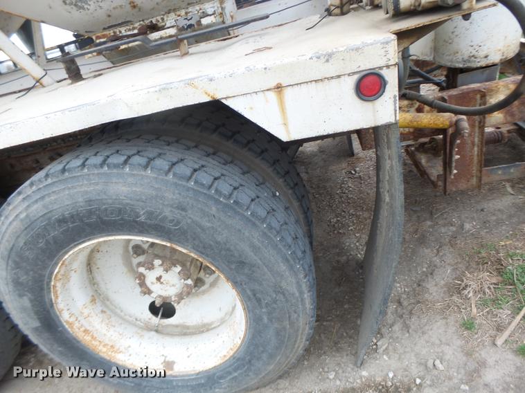 image for item DA9440 1991 International 9300 seed tender truck