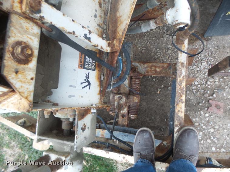 image for item DA9440 1991 International 9300 seed tender truck