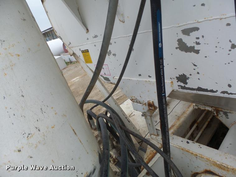 image for item DA9440 1991 International 9300 seed tender truck