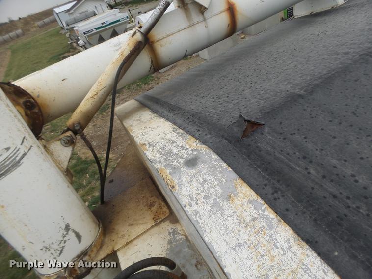 image for item DA9440 1991 International 9300 seed tender truck