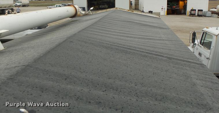 image for item DA9440 1991 International 9300 seed tender truck