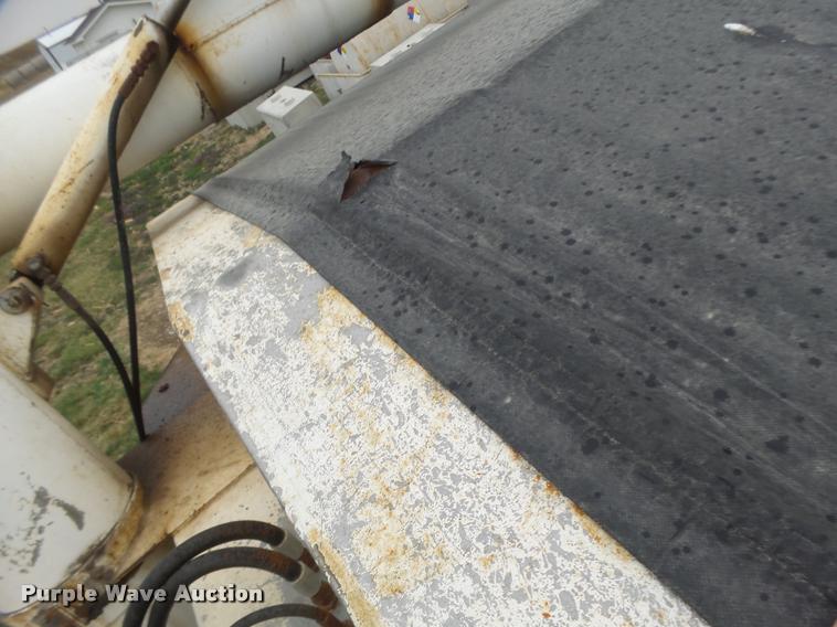 image for item DA9440 1991 International 9300 seed tender truck