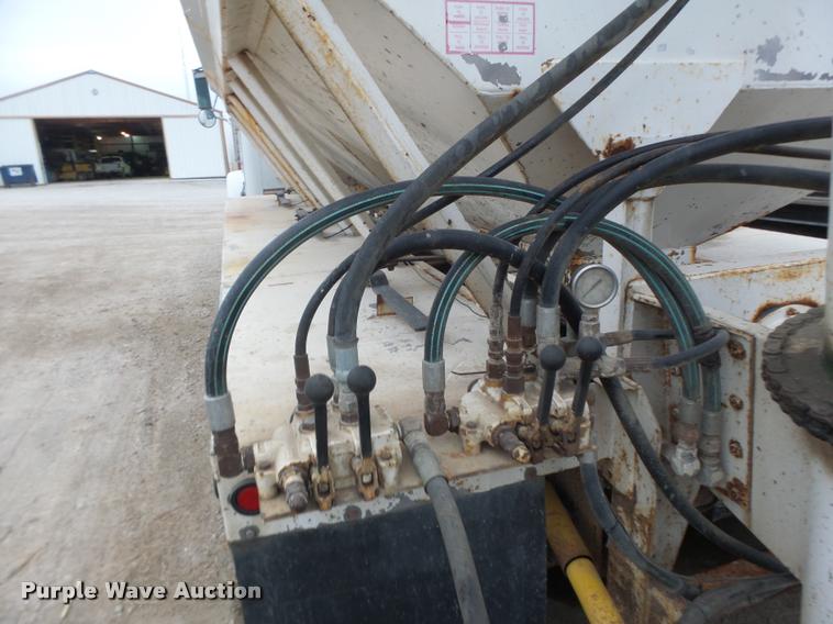 image for item DA9440 1991 International 9300 seed tender truck