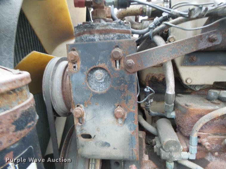 image for item DA9440 1991 International 9300 seed tender truck