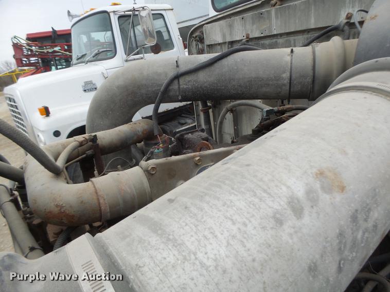 image for item DA9440 1991 International 9300 seed tender truck