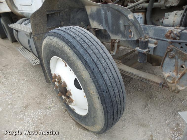 image for item DA9440 1991 International 9300 seed tender truck