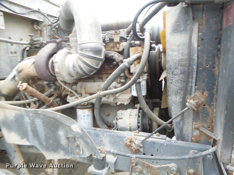 image for item DA9440 1991 International 9300 seed tender truck