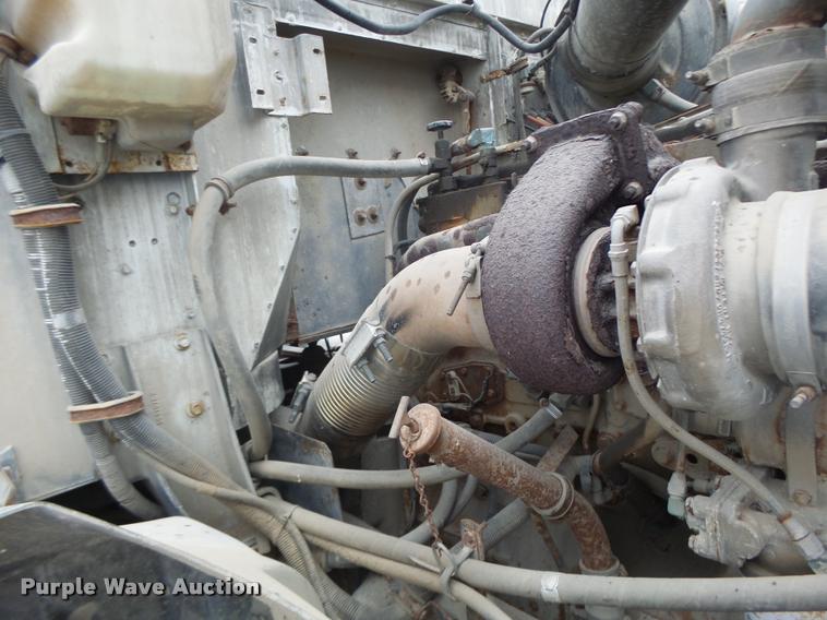 image for item DA9440 1991 International 9300 seed tender truck