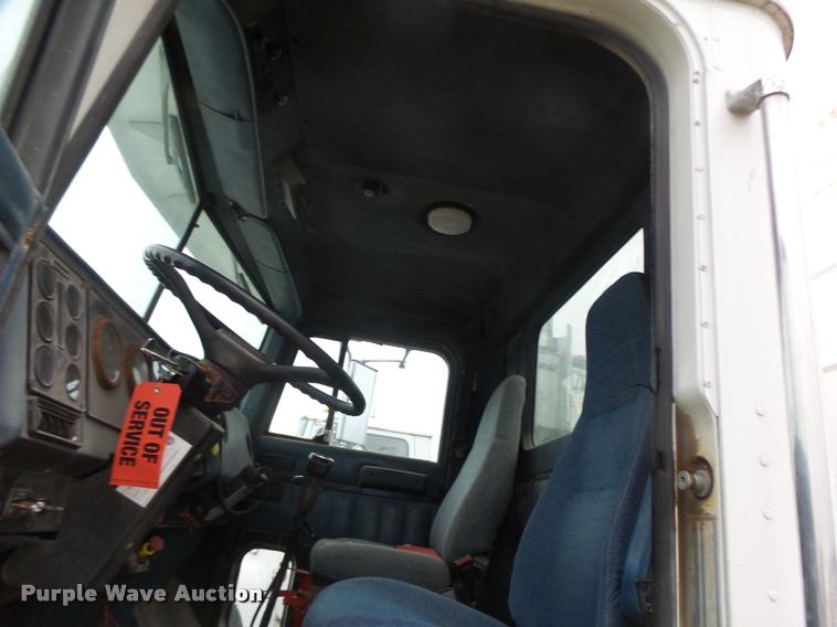 image for item DA9440 1991 International 9300 seed tender truck