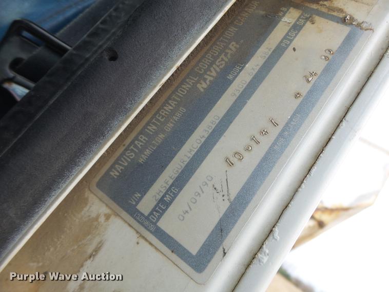 image for item DA9440 1991 International 9300 seed tender truck