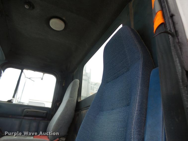 image for item DA9440 1991 International 9300 seed tender truck