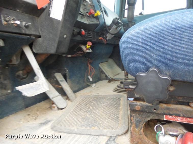 image for item DA9440 1991 International 9300 seed tender truck