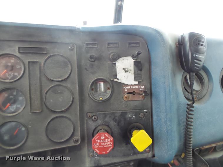 image for item DA9440 1991 International 9300 seed tender truck