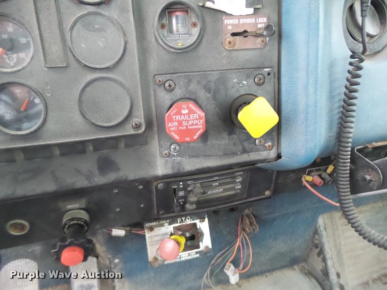 image for item DA9440 1991 International 9300 seed tender truck