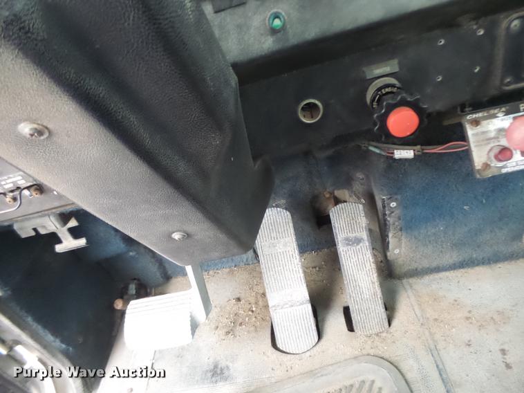 image for item DA9440 1991 International 9300 seed tender truck