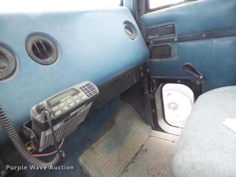 image for item DA9440 1991 International 9300 seed tender truck