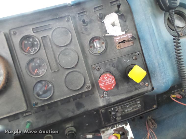 image for item DA9440 1991 International 9300 seed tender truck