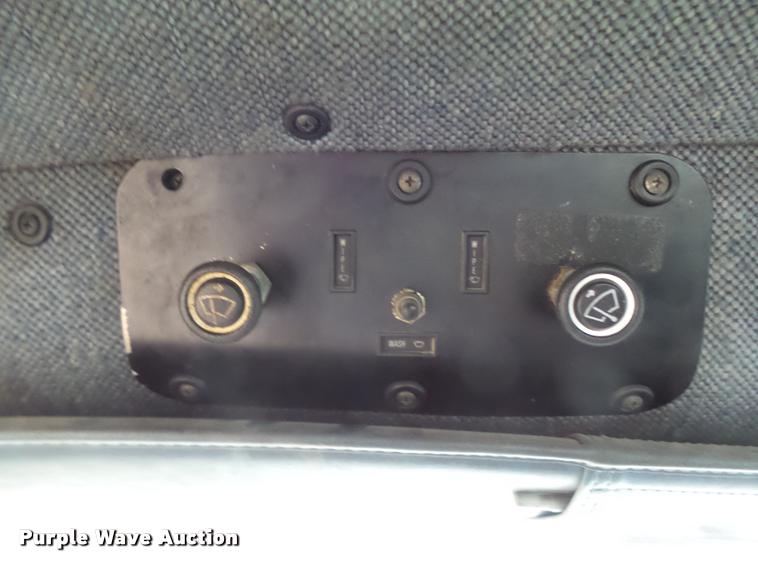 image for item DA9440 1991 International 9300 seed tender truck