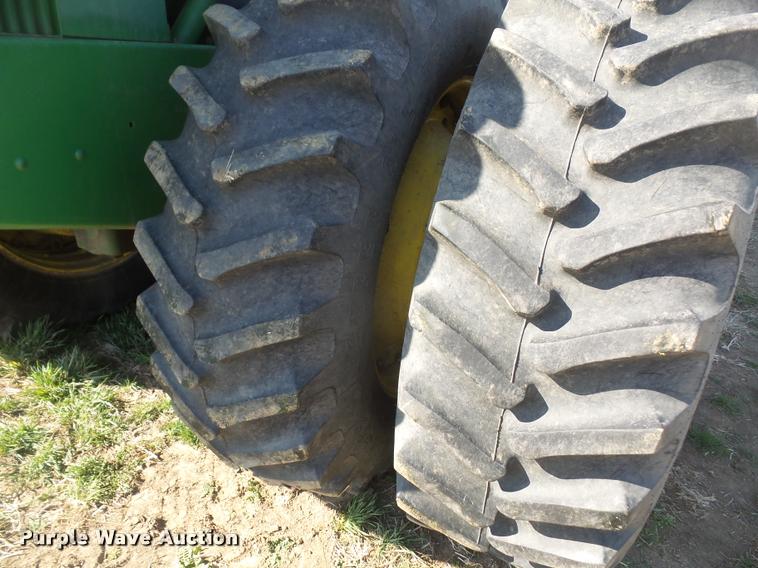 image for item DB0519 1981 John Deere 8640 4WD tractor