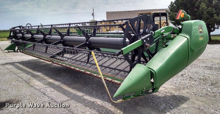 image for item DB0579 2014 John Deere 630D Hydrafloat draper head