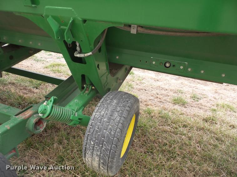 image for item DB0579 2014 John Deere 630D Hydrafloat draper head