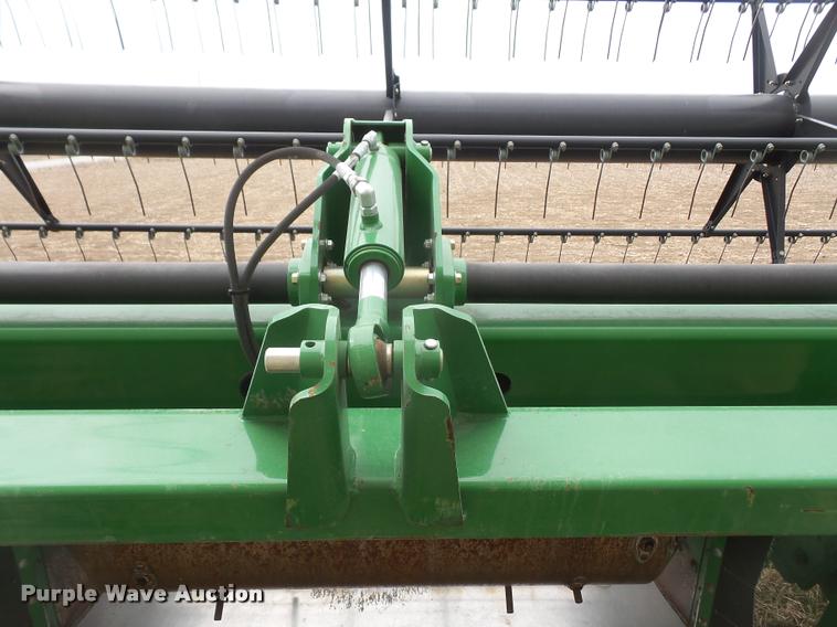 image for item DB0579 2014 John Deere 630D Hydrafloat draper head