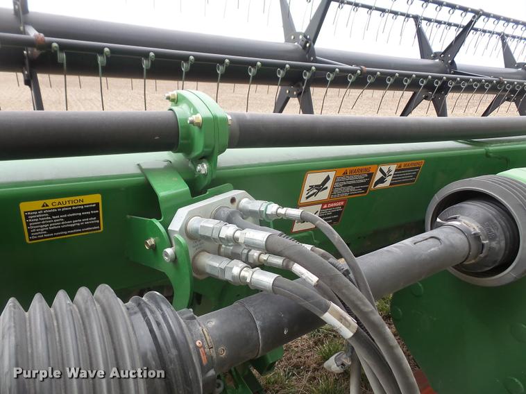 image for item DB0579 2014 John Deere 630D Hydrafloat draper head