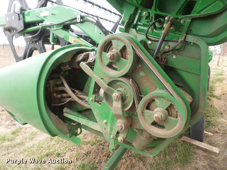 image for item DB0579 2014 John Deere 630D Hydrafloat draper head