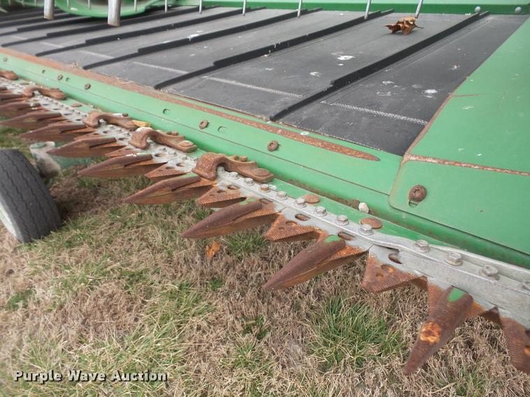 image for item DB0579 2014 John Deere 630D Hydrafloat draper head