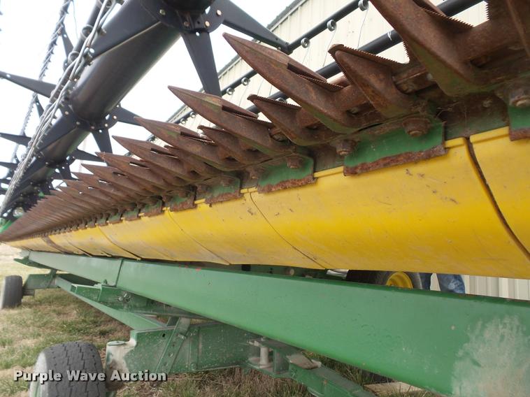 image for item DB0579 2014 John Deere 630D Hydrafloat draper head