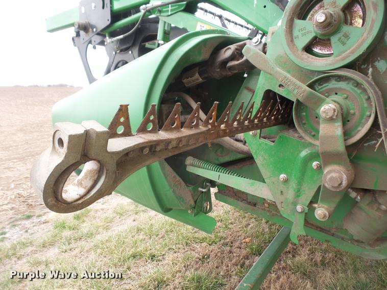 image for item DB0579 2014 John Deere 630D Hydrafloat draper head