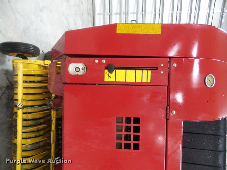 image for item DB0596 2008 New Holland BR7090 round baler