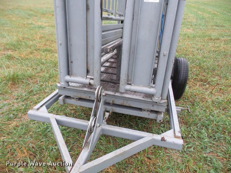 image for item DB0601 Pearson cattle chute