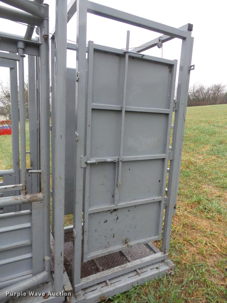 image for item DB0601 Pearson cattle chute