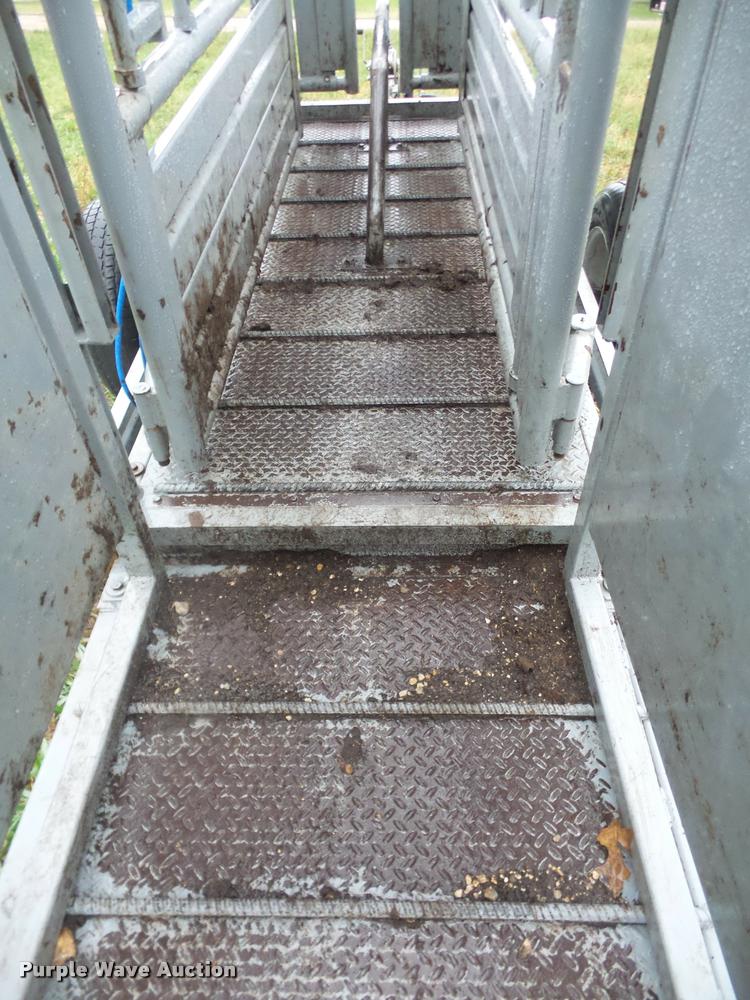 image for item DB0601 Pearson cattle chute