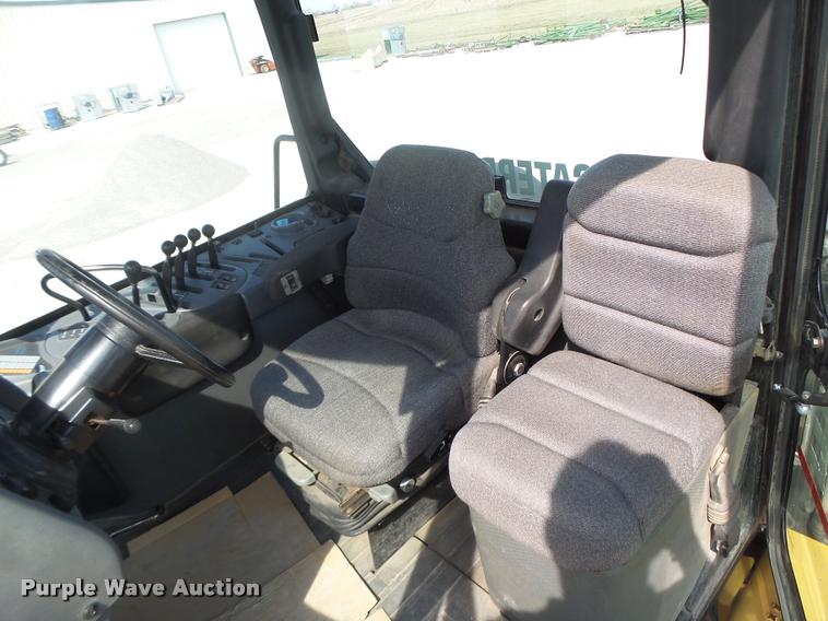 image for item DB1292 2000 Caterpillar Challenger 85E tractor