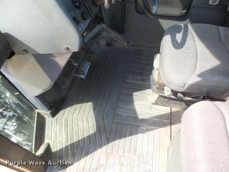 image for item DB1292 2000 Caterpillar Challenger 85E tractor