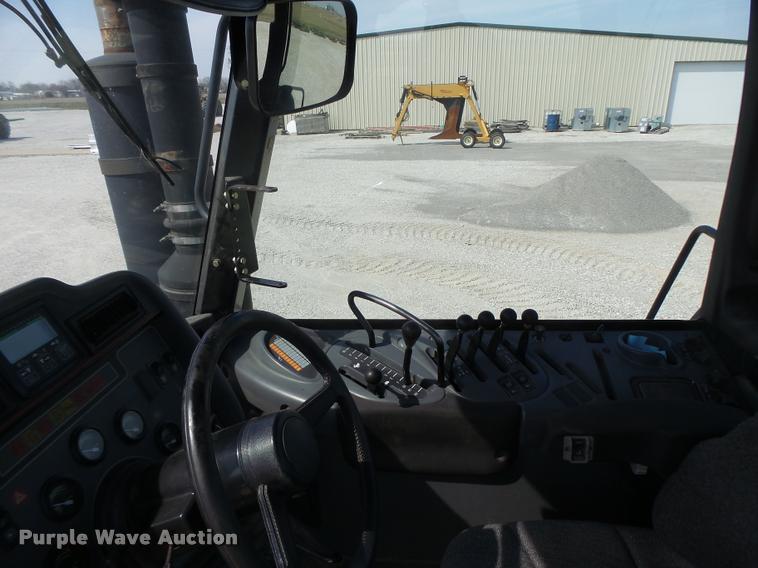 image for item DB1292 2000 Caterpillar Challenger 85E tractor