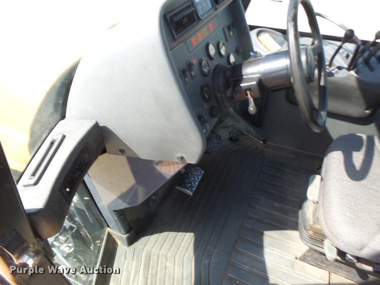 image for item DB1292 2000 Caterpillar Challenger 85E tractor