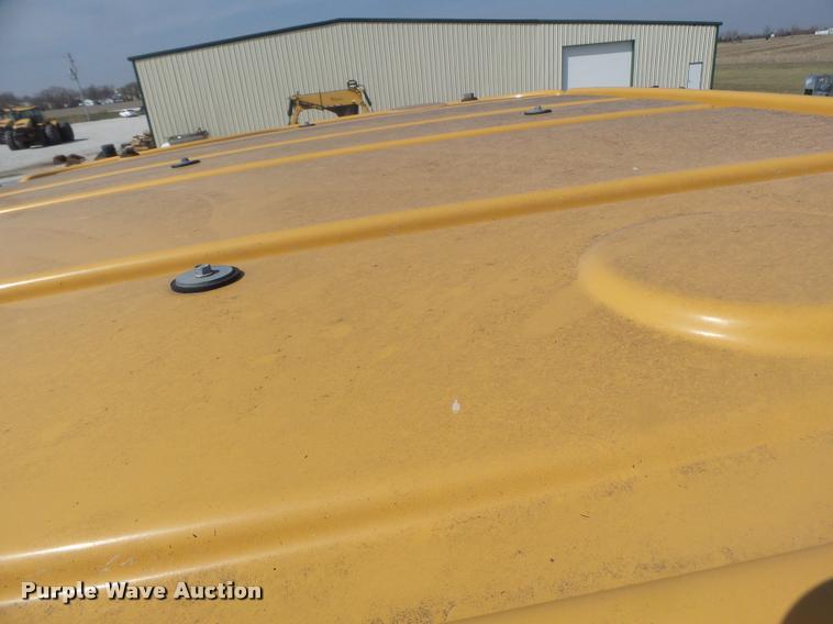 image for item DB1292 2000 Caterpillar Challenger 85E tractor