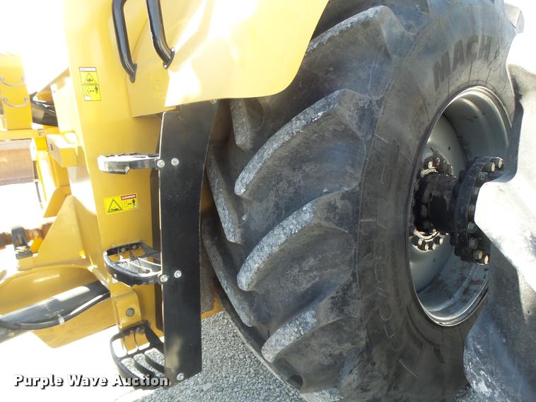 image for item DB1294 2011 Challenger MT945C 4WD tractor