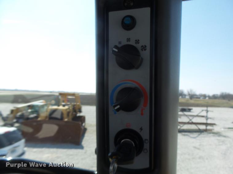 image for item DB1294 2011 Challenger MT945C 4WD tractor