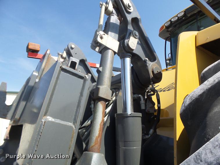 image for item DB1295 2011 Challenger MT945C 4WD tractor