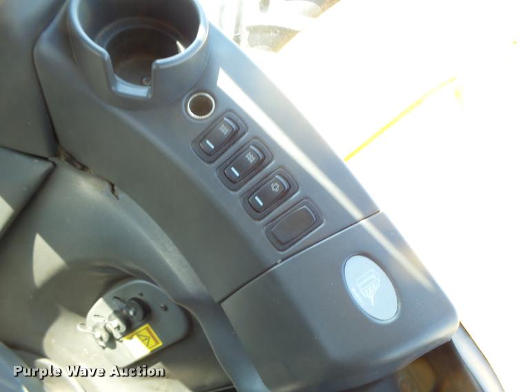 image for item DB1295 2011 Challenger MT945C 4WD tractor